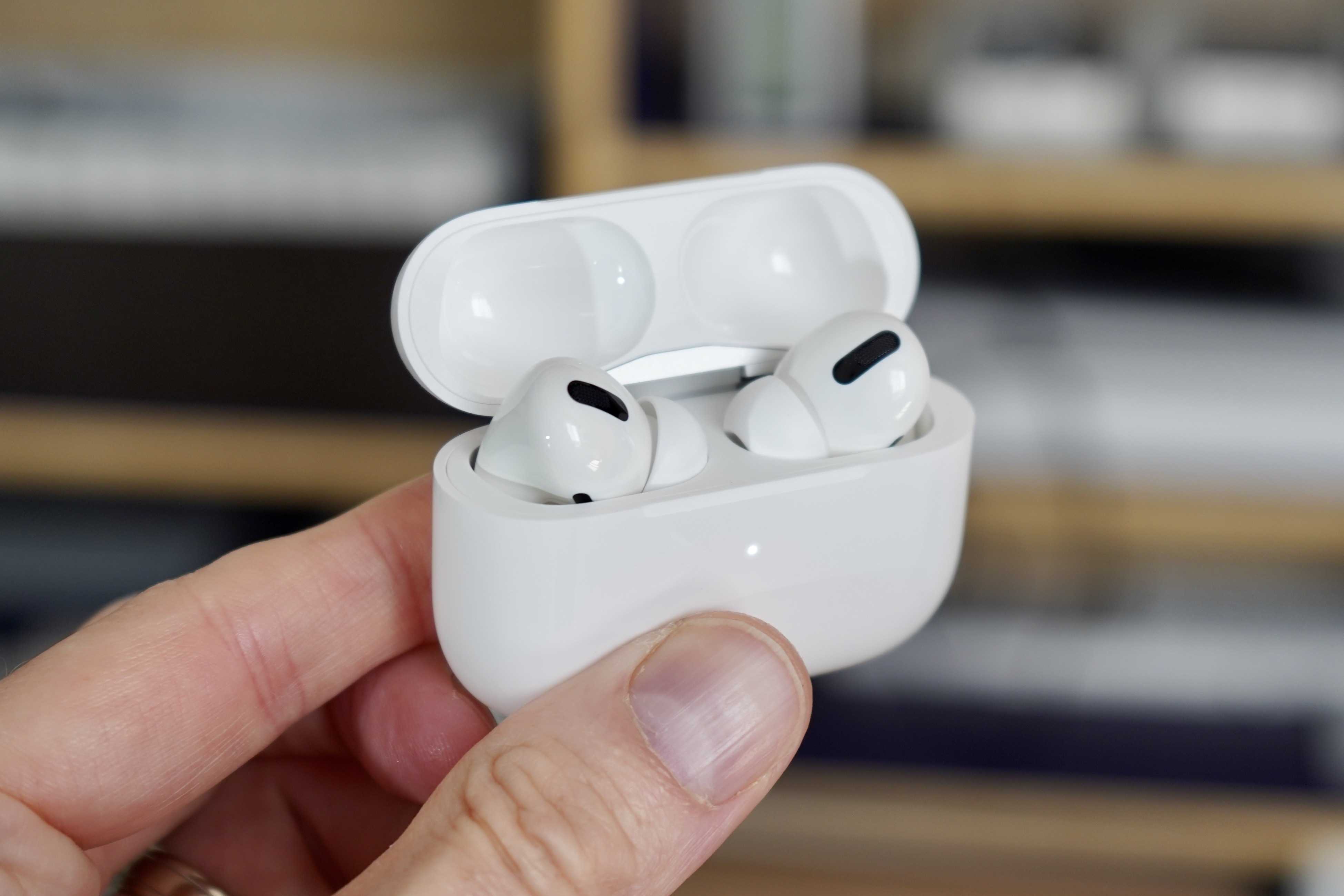 99 of people still don’t know the 10 hidden tips of AirPods! RedTom