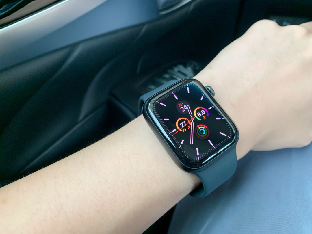 Do you really need an Apple Watch? - RedTom - good things you like