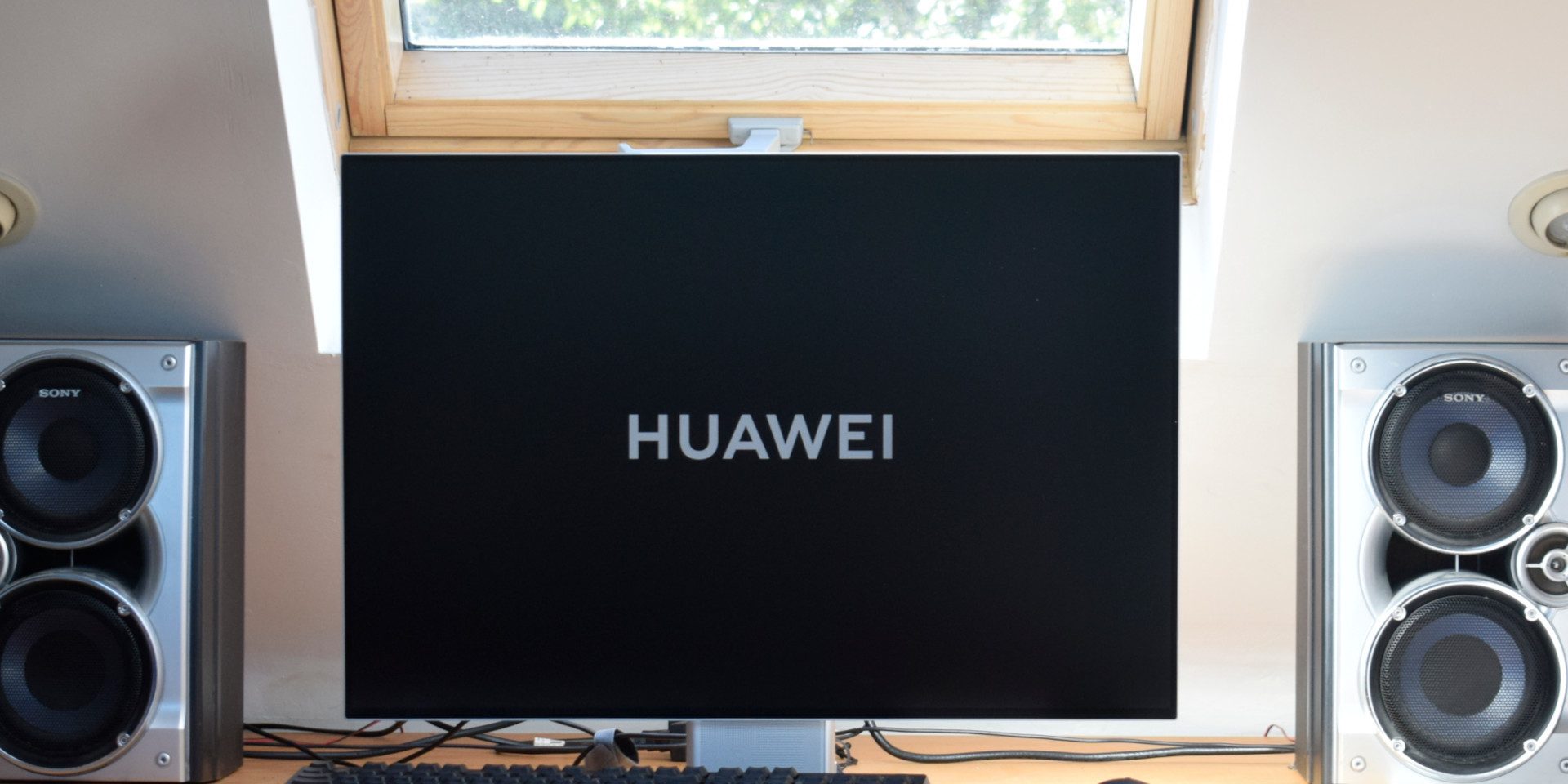 Huawei-MateView-display-logo