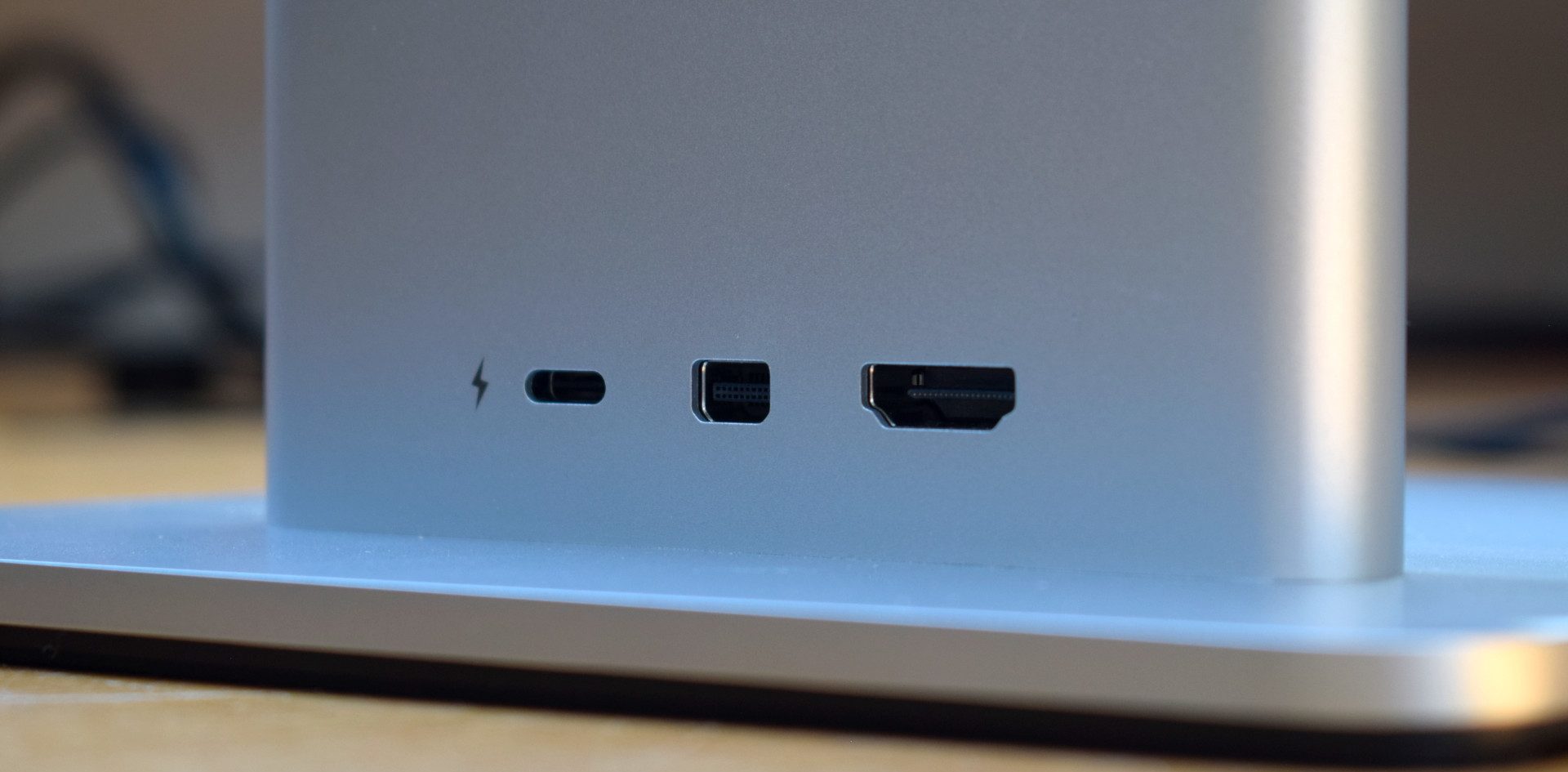 Huawei-MateView-display-ports