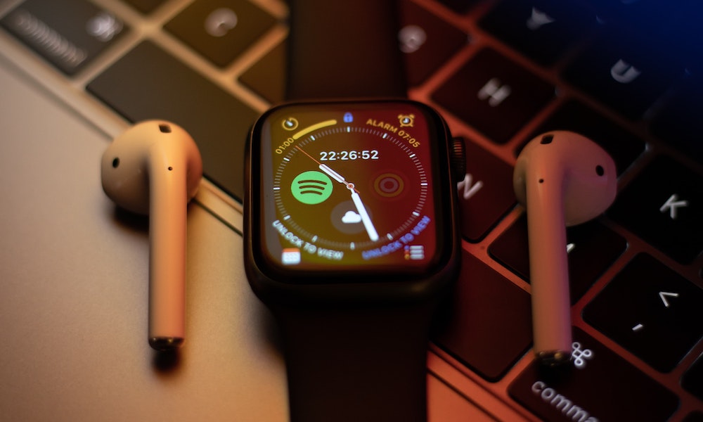 Apple-Watch-AirPods-MacBook