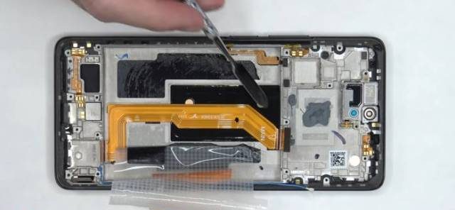 xiaomi-11t-pro-teardown-reveals-how-phone-temperature-is-kept-in-check